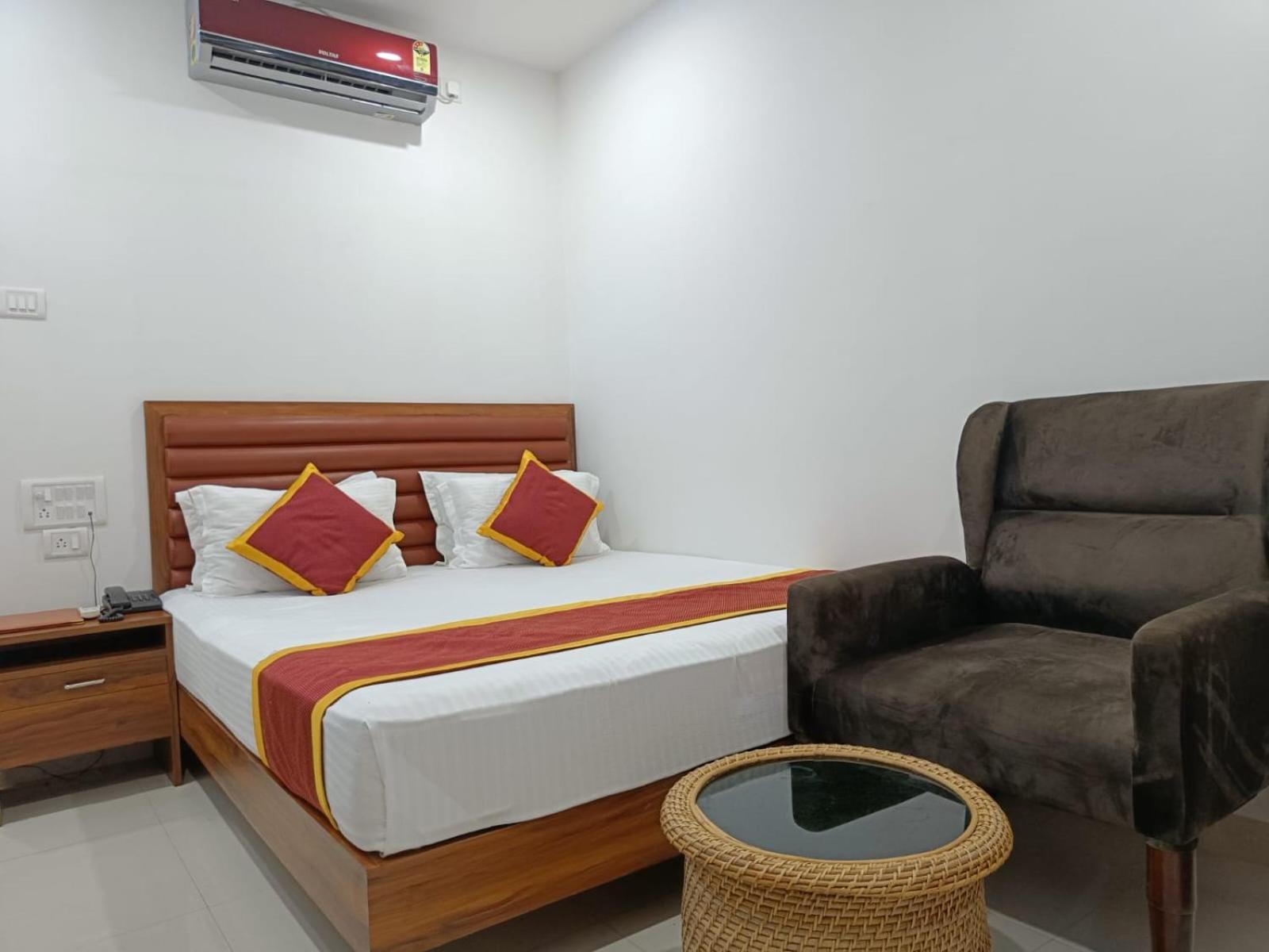 Hotel Executive Inn Hailakandi Exterior photo