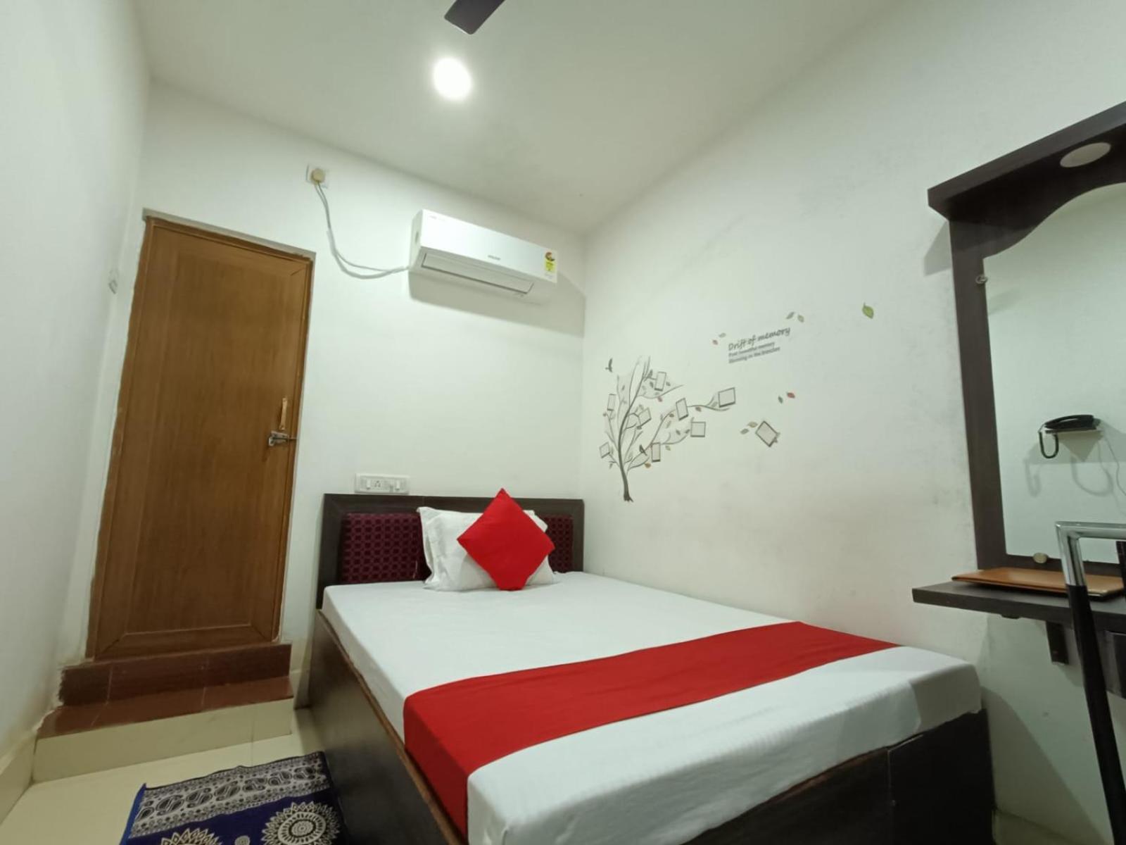Hotel Executive Inn Hailakandi Exterior photo